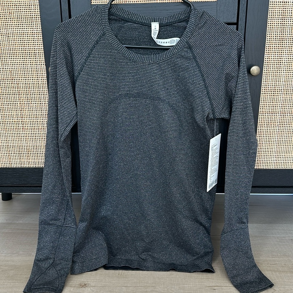 NWT- Lulu swiftly Speed LS * SHINE*